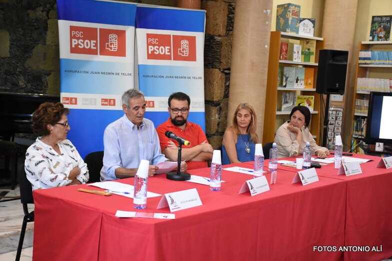 El foro sobre los retos de la dependencia se celebra en la Biblioteca Saulo Torón (Foto Antonio Alí)